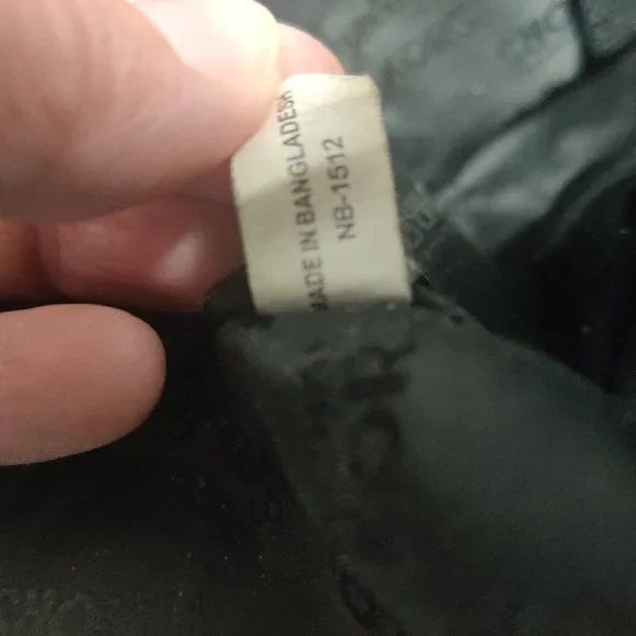 Vintage Michael Kors Black Leather Purse. Multiple Pockets. Sturdy Stitching. - Picture 7 of 10